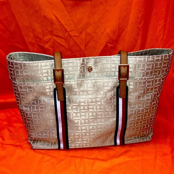 Tommy Hilfiger Handbags - Tommy Hilfiger Light Gold Tote